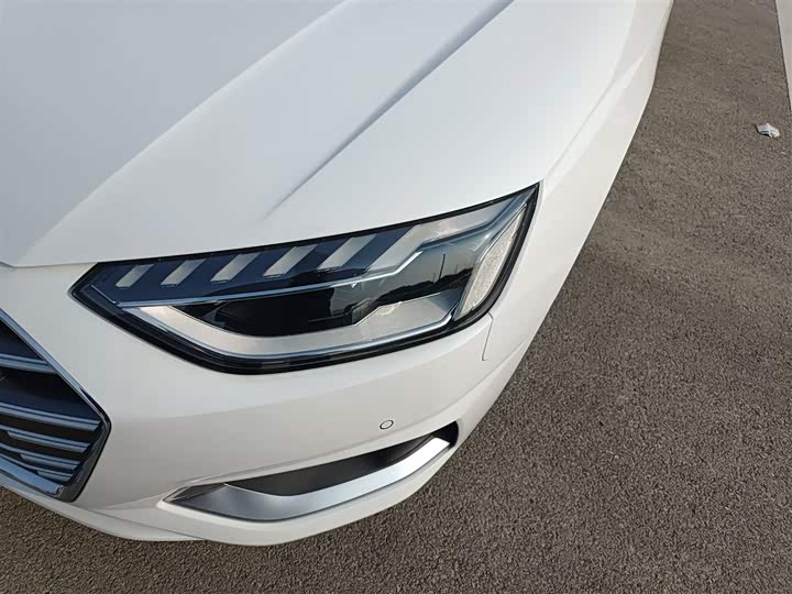 Фото 24 - Audi A4L