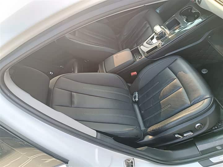 Фото 25 - Audi A4L