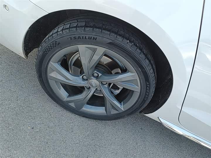 Фото 26 - Audi A4L