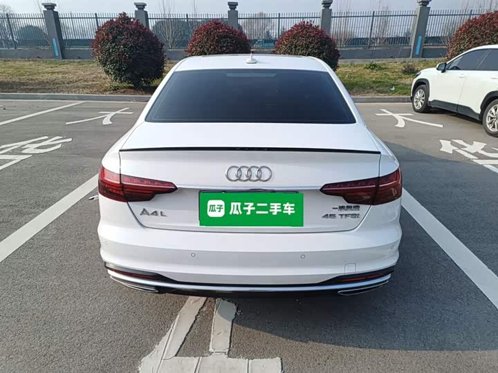 Фото 6 - Audi A4L