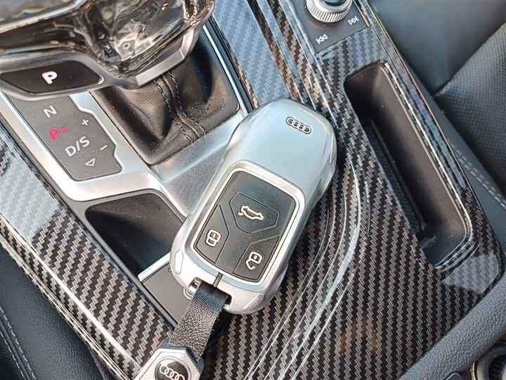 Фото 9 - Audi A4L