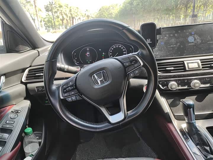 Фото 3 - Honda Inspire