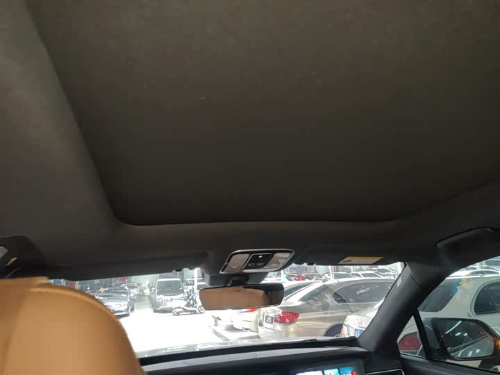 Фото 18 - LiXiang One