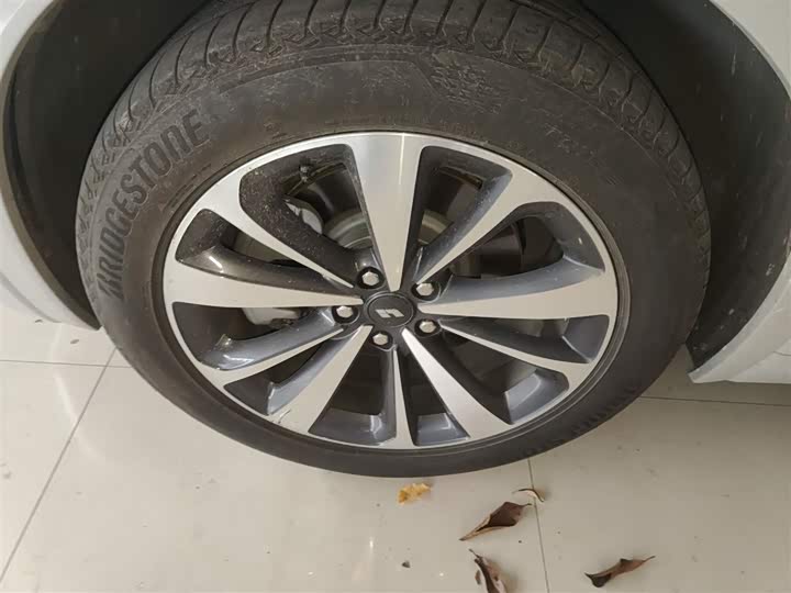 Фото 23 - LiXiang One