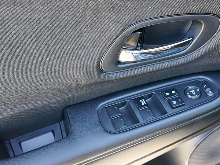 Фото 10 - Honda Vezel