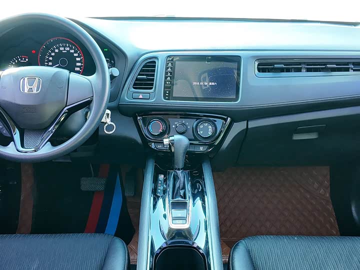 Фото 8 - Honda Vezel