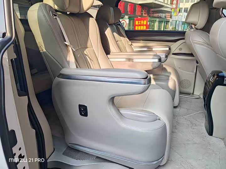 Фото 2 - Buick GL8 ES