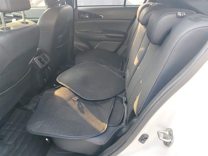 Фото 8 - Mitsubishi Eclipse Cross