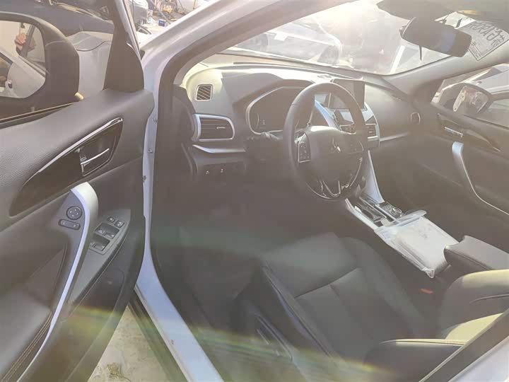 Фото 9 - Mitsubishi Eclipse Cross