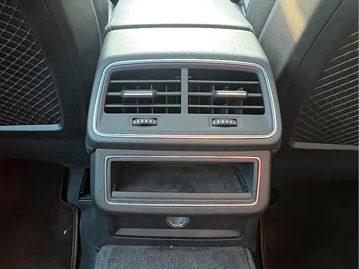 Фото 17 - Audi A6L