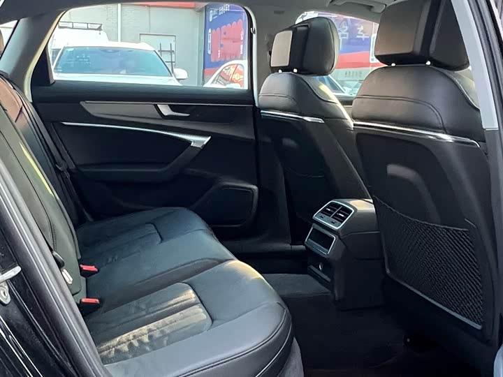 Фото 18 - Audi A6L