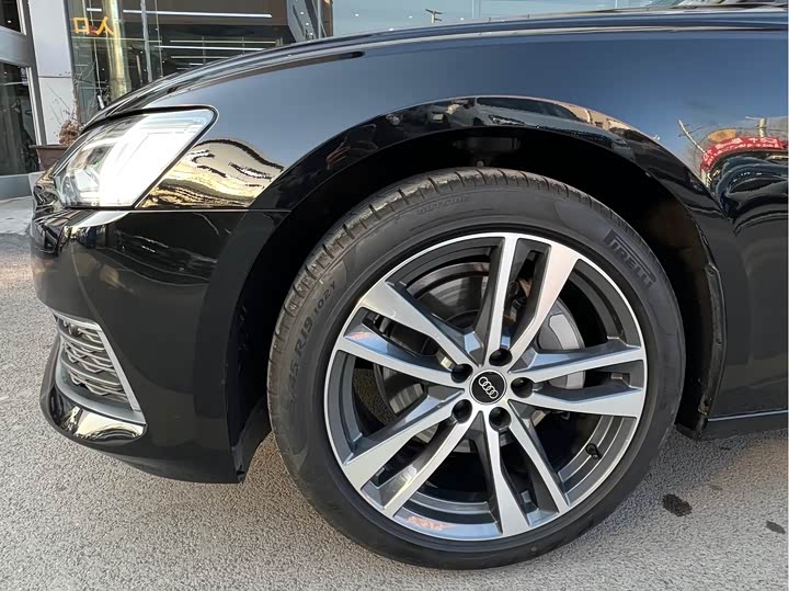 Фото 21 - Audi A6L