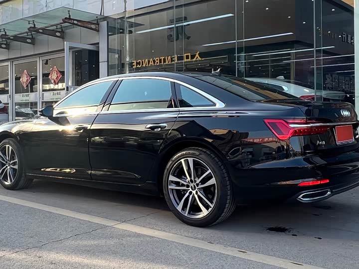 Фото 4 - Audi A6L