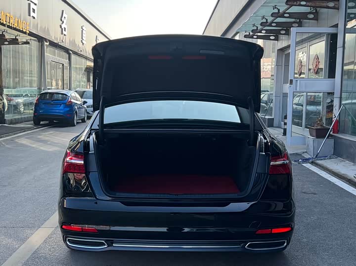 Фото 6 - Audi A6L