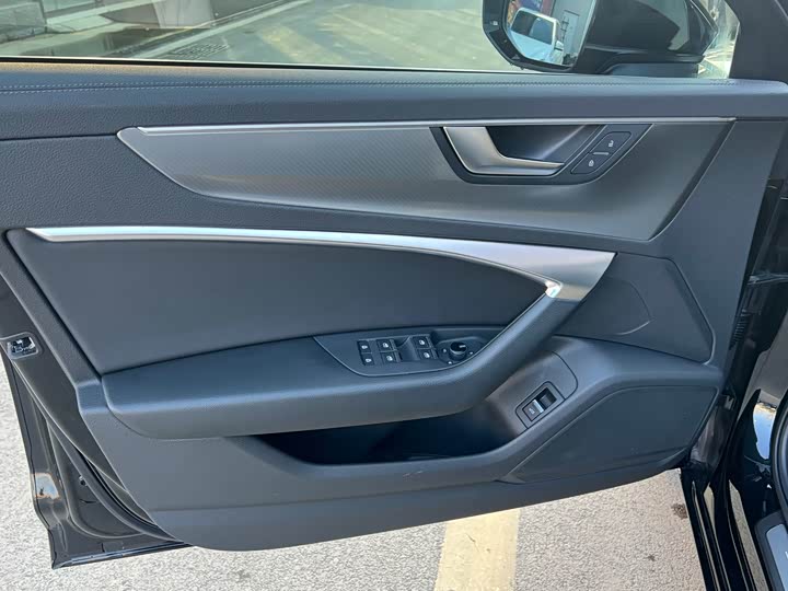 Фото 8 - Audi A6L