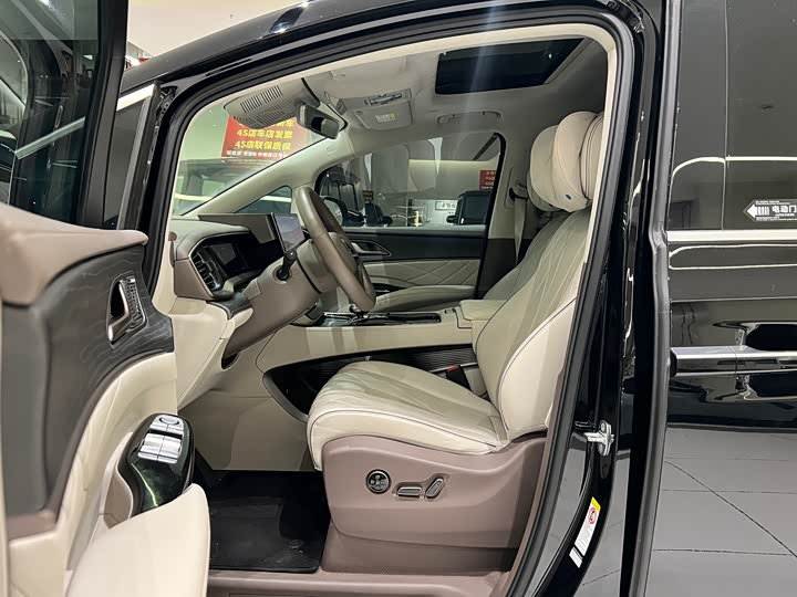 Фото 8 - Denza D9