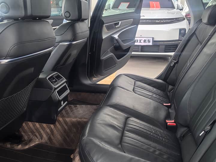 Фото 10 - Audi A6L