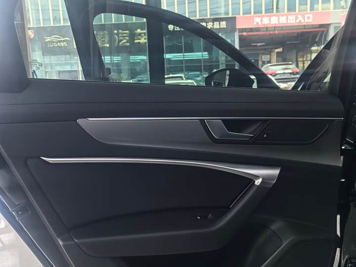 Фото 12 - Audi A6L