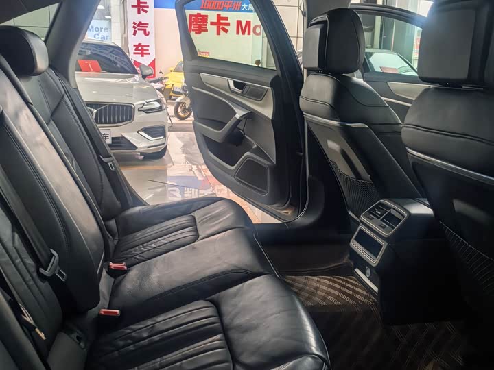 Фото 13 - Audi A6L