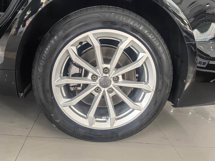 Фото 14 - Audi A6L