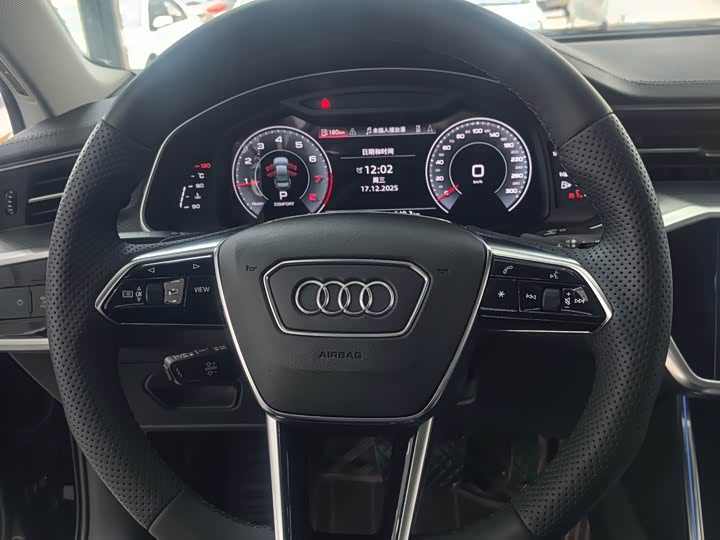 Фото 17 - Audi A6L