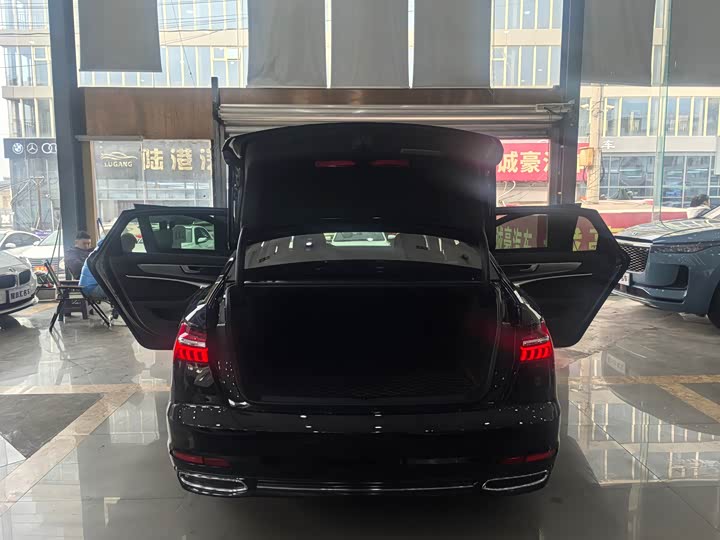 Фото 19 - Audi A6L