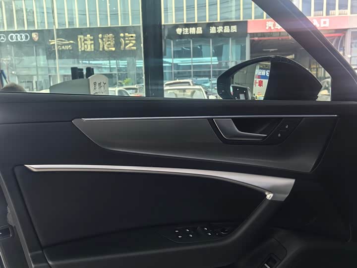 Фото 8 - Audi A6L