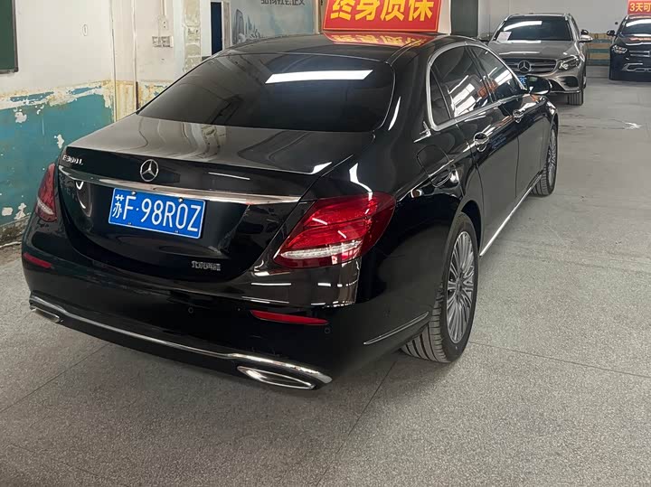 Фото 2 - Mercedes-Benz E-Class