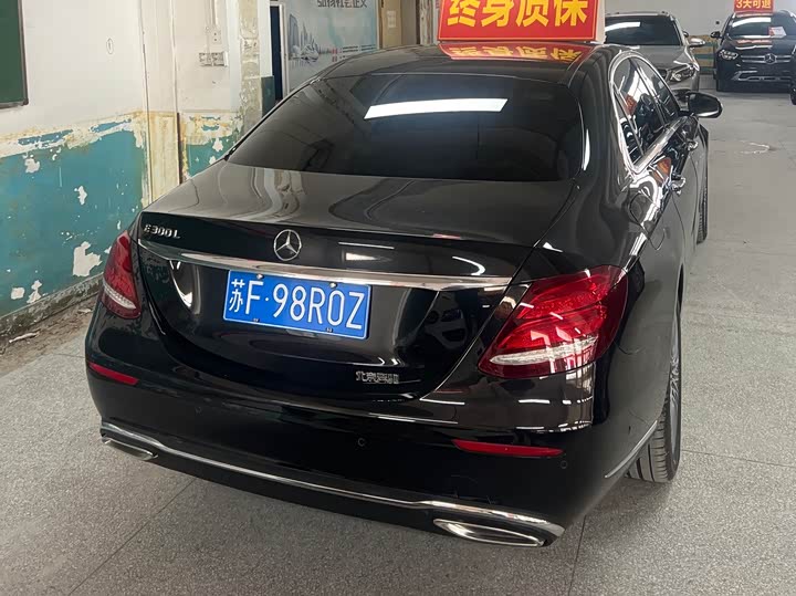 Фото 4 - Mercedes-Benz E-Class