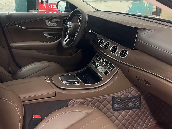 Фото 6 - Mercedes-Benz E-Class