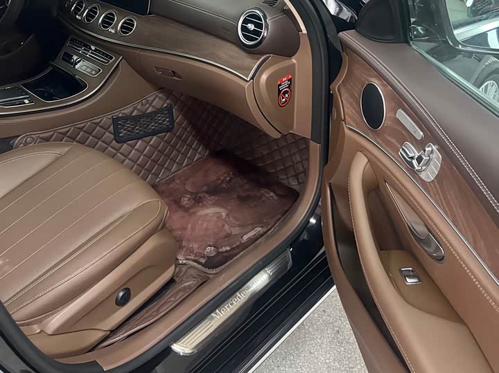 Фото 7 - Mercedes-Benz E-Class