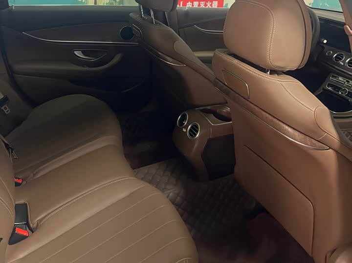 Фото 8 - Mercedes-Benz E-Class