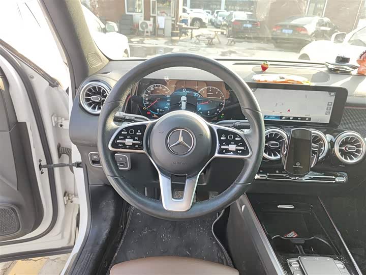 Фото 11 - Mercedes-Benz GLB-Class