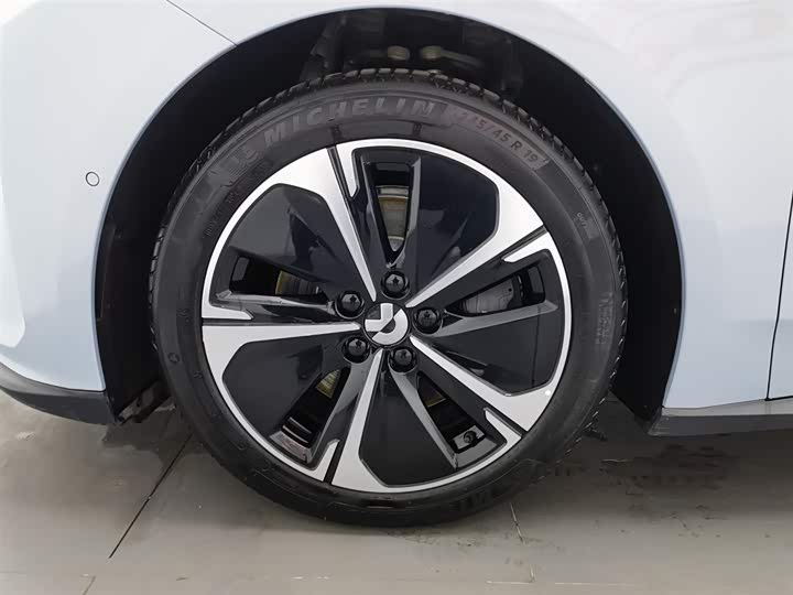 Фото 17 - Nio ET5T