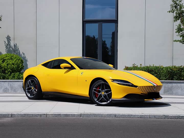 Фото 2 - Ferrari Roma