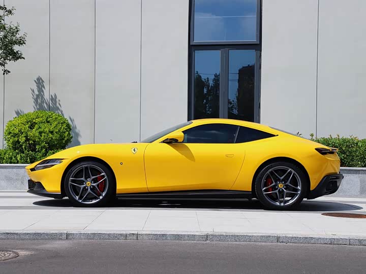 Фото 3 - Ferrari Roma