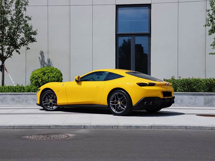 Фото 4 - Ferrari Roma