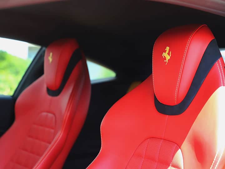 Фото 5 - Ferrari Roma