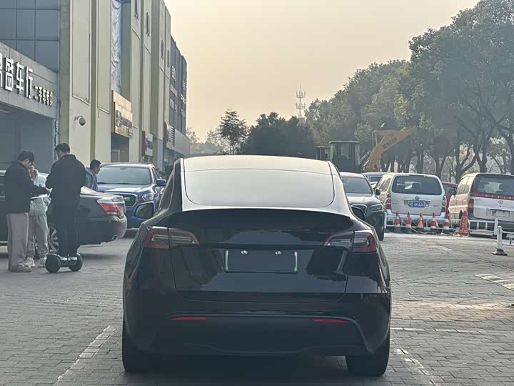 Фото 3 - Tesla Model Y