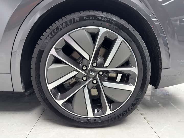 Фото 16 - LiXiang L8