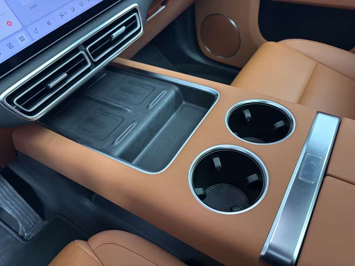 Фото 18 - LiXiang L8