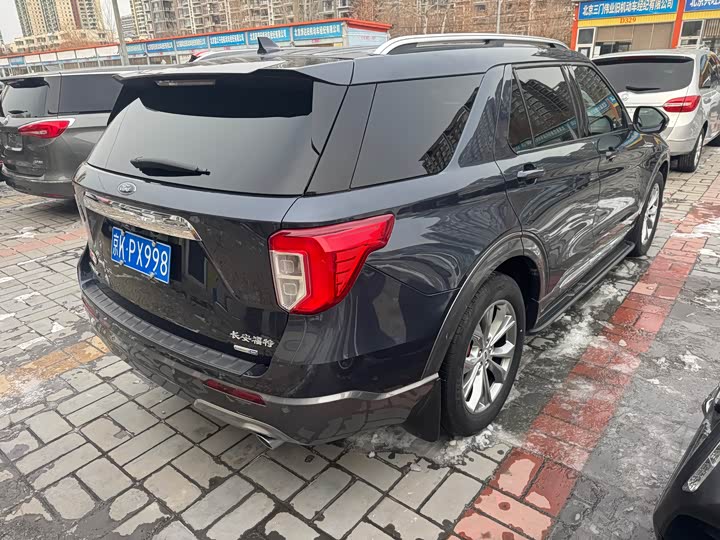 Фото 18 - Ford Explorer