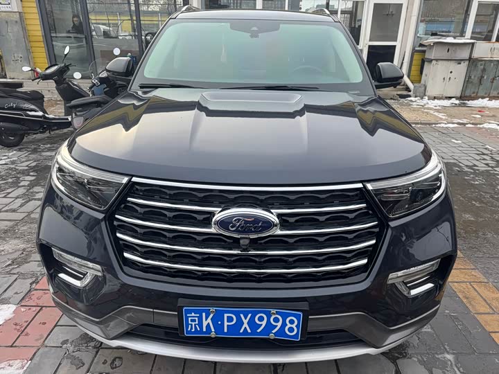 Фото 2 - Ford Explorer