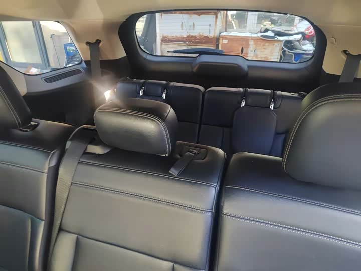 Фото 4 - Ford Explorer