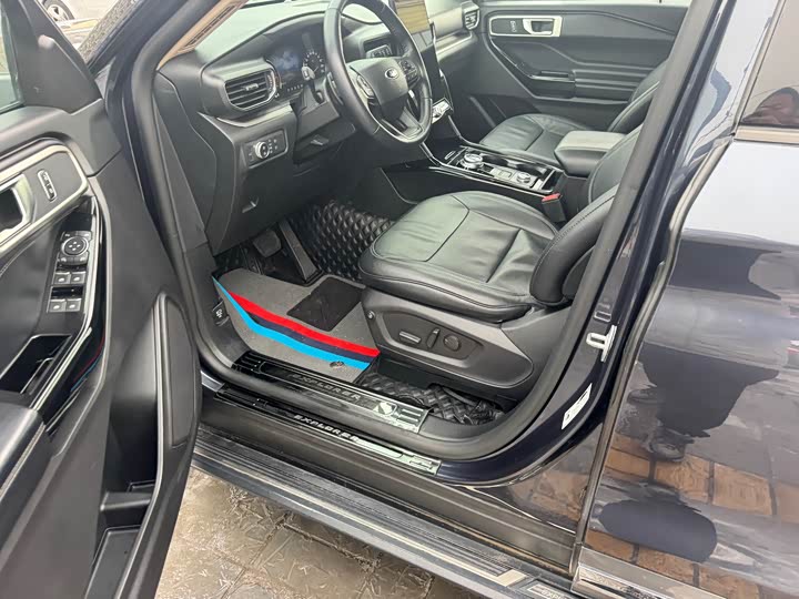 Фото 6 - Ford Explorer