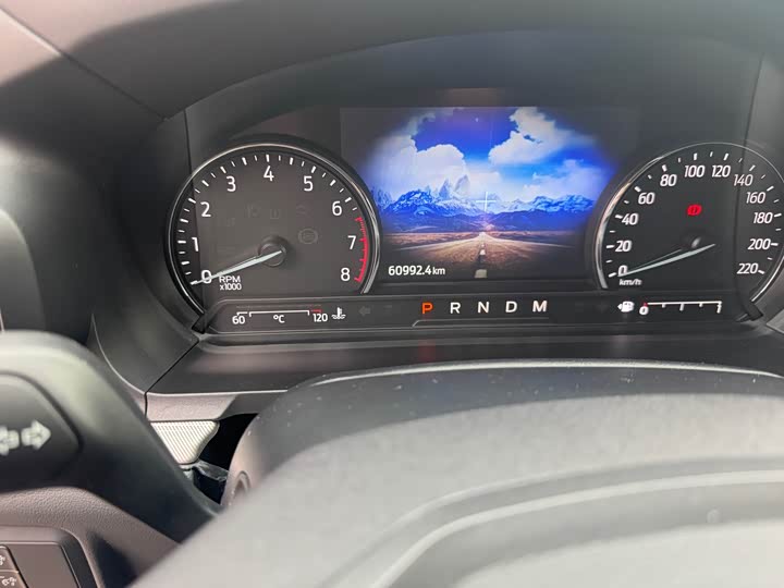 Фото 8 - Ford Explorer