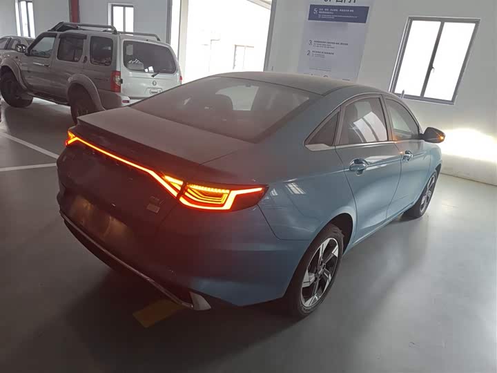 Фото 7 - Geely Emgrand L Hi·P Hybrid