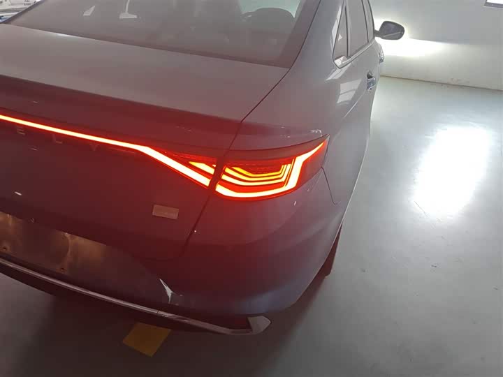 Фото 8 - Geely Emgrand L Hi·P Hybrid