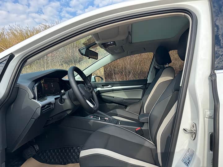 Фото 4 - Volkswagen Golf