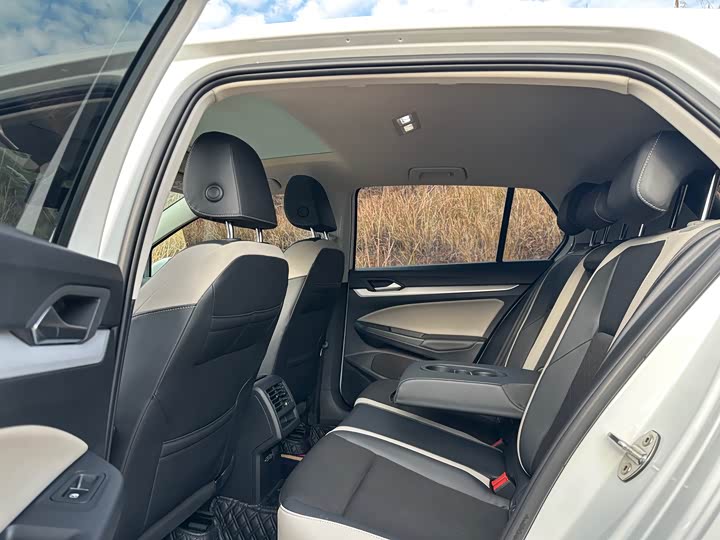 Фото 5 - Volkswagen Golf